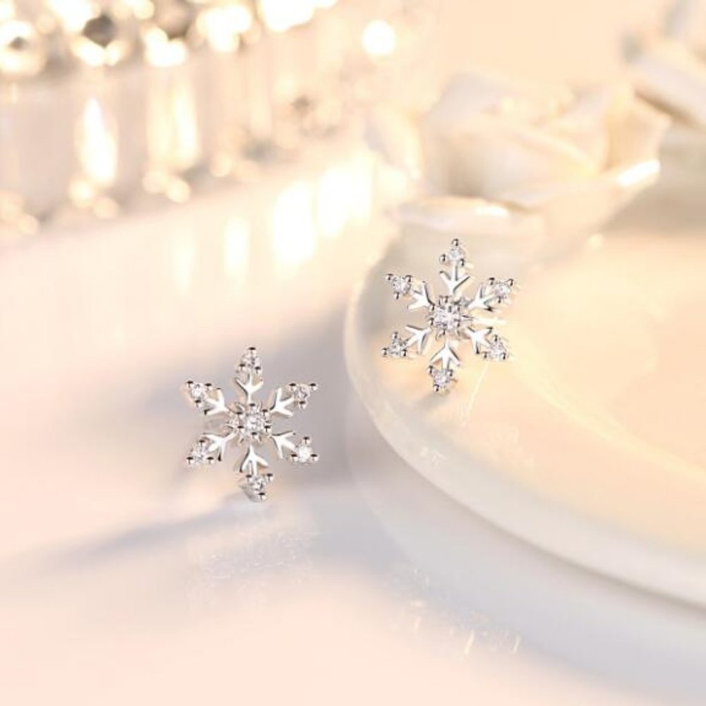 NEW 925 Sterling Silver Diamond Snowflake Earrings - Picture 6 of 7